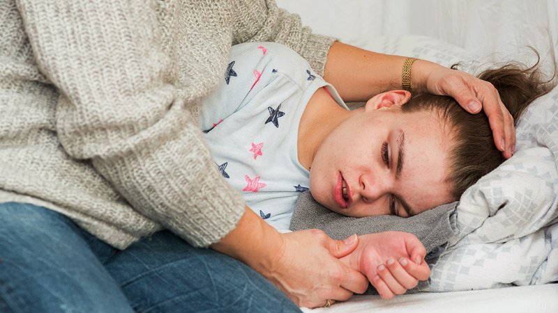 علت تشنج چیست و چگونه اتفاق میافتد؟ علت تشنج چیست و چگونه اتفاق میافتد؟