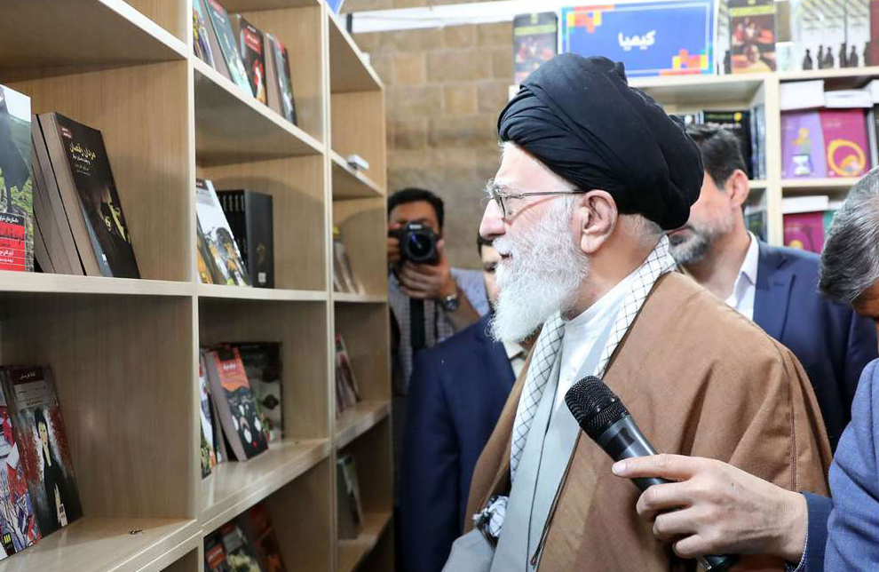 رهبر انقلاب از چه رمان‌هایی تعریف کردند؟
