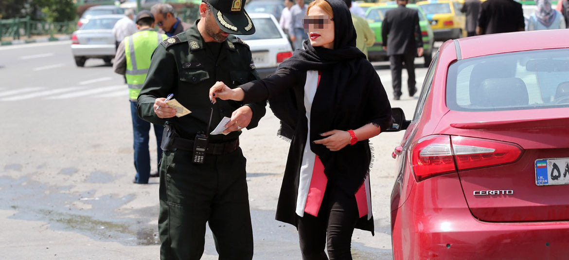 اعلام مجازات «بیحجابی» در معابر؛ حبس از ۱۰ روز تا ۲ ماه اعلام مجازات «بیحجابی» در معابر؛ حبس از ۱۰ روز تا ۲ ماه