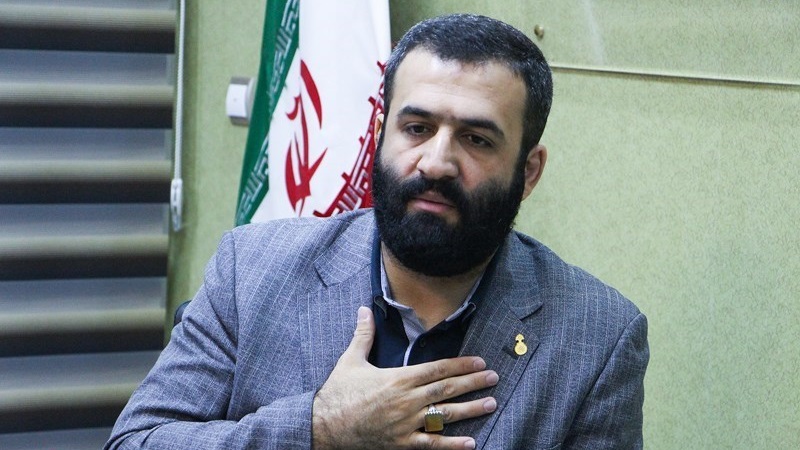 یک دهه شصتی که از آن طرف بام افتاد! یک دهه شصتی که از آن طرف بام افتاد!