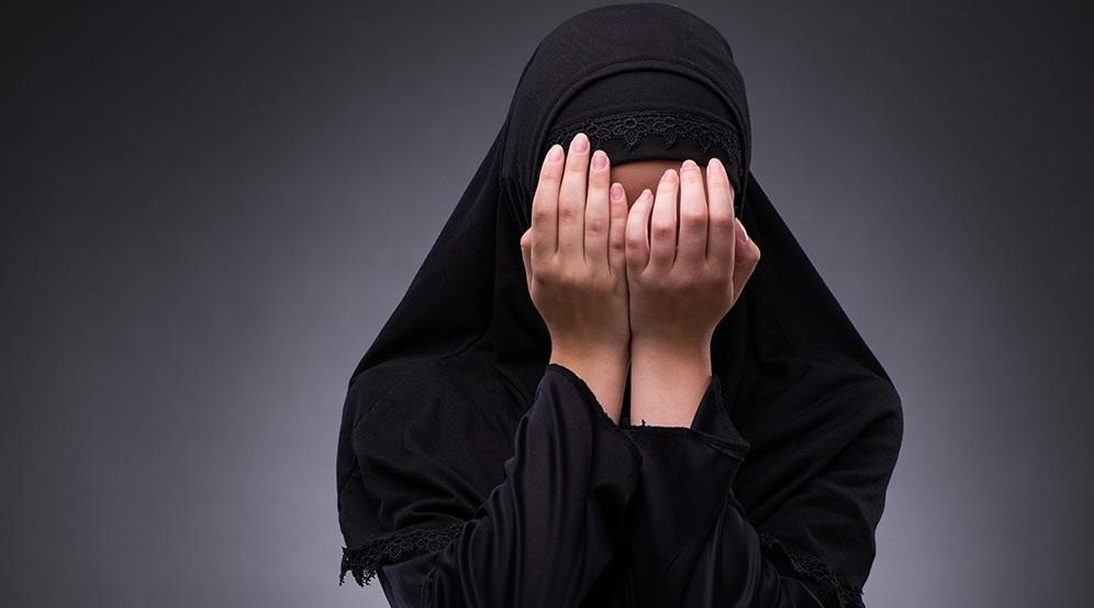 راز سیاهی که زندگی دختر جوان را به تباهی کشاند