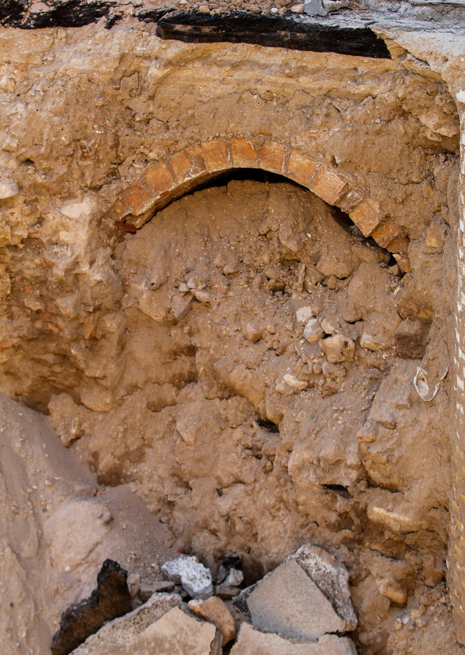 (تصاویر) بیرون آمدن آثار تاریخی از دل خاک در تبریز (تصاویر) بیرون آمدن آثار تاریخی از دل خاک در تبریز