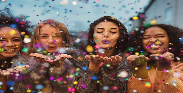 پنج نکته اساسی برای انتخاب لباس زنانه در مهمانی‌های دوستانه