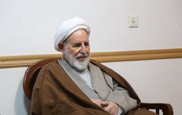 آیت‌الله یزدی: طلبه و آخوند سکولار برای اسلام مضر است