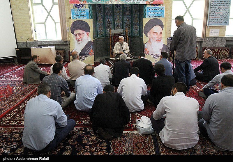 (تصاویر) استقبال کمرنگ از سعید جلیلی در همدان؛ سخنرانی برای ۳۰ نفر