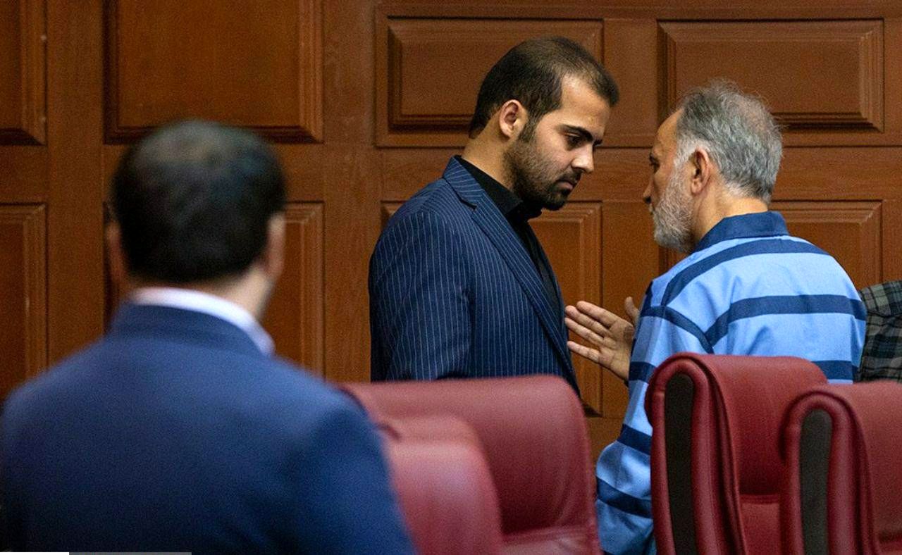 (عکس) گفتگوی نجفی با برادر میترا استاد