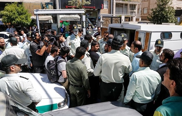 (عکس و فیلم) از فحاشی در اینستاگرام تا شمشیرکِشی در مهرآباد (عکس و فیلم) از فحاشی در اینستاگرام تا شمشیرکِشی در مهرآباد