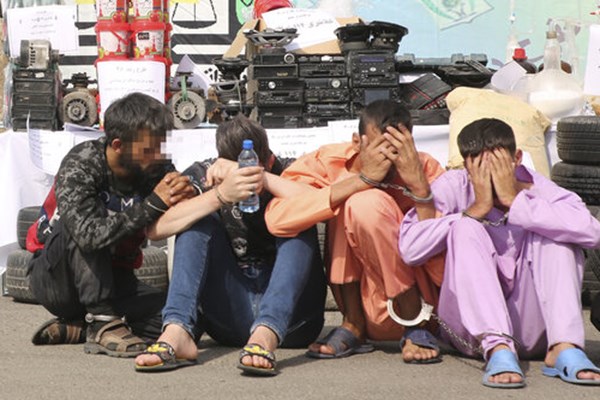 (تصاویر) از کشف کوزه ۳ میلیاردی تا دستگیری ماشینباز حرفهای در رعد ۲۸ (تصاویر) از کشف کوزه ۳ میلیاردی تا دستگیری ماشینباز حرفهای در رعد ۲۸