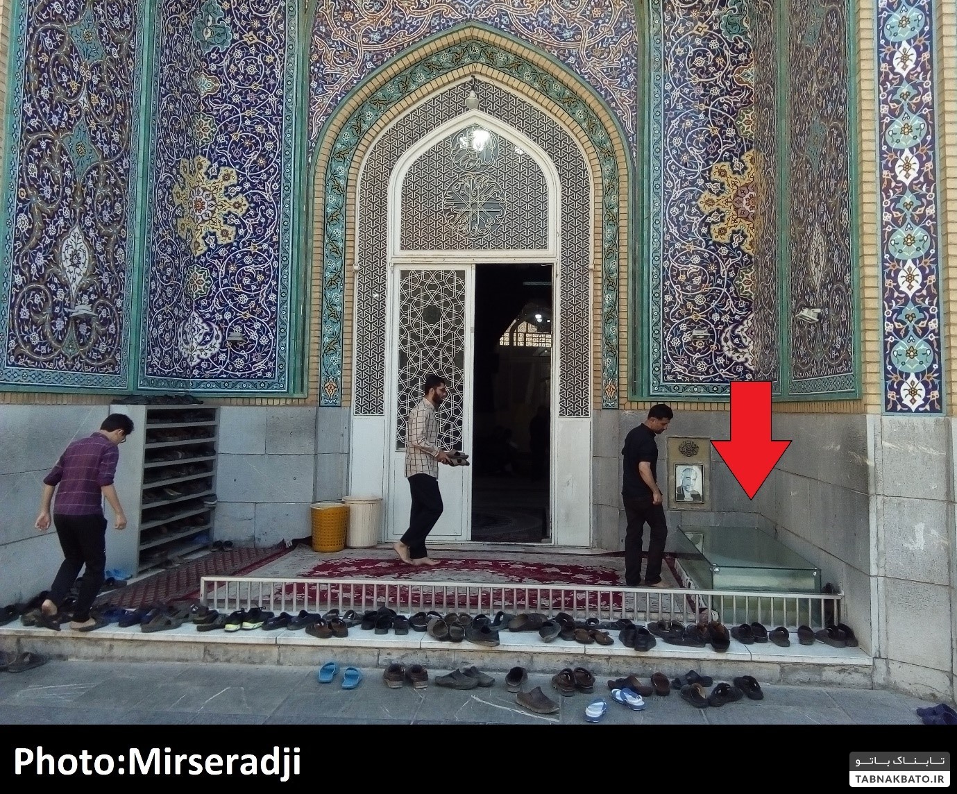 (تصاویر) قبرهای عجیب در قم از قبر در پاساژ تا قبر در مجاورت توالت عمومی
