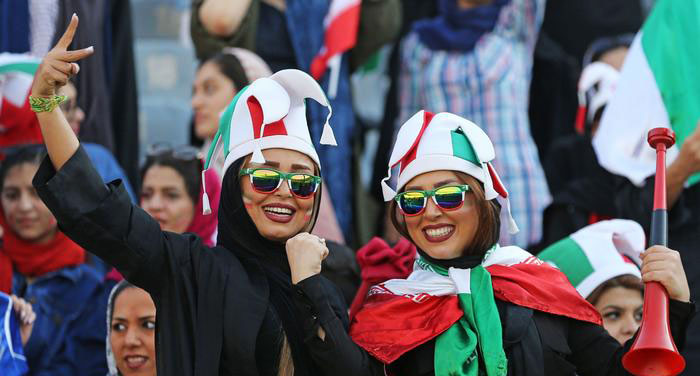 جنجال یک تیتر؛ کیهان عقب نشینی نکرد!