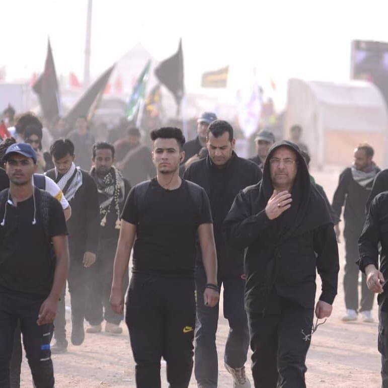 (تصاویر) حرکت جالب قالیباف در راهپیمایی اربعین