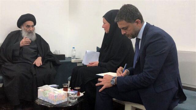 (عکس) پوشش متفاوت نماینده سازمان ملل مقابل آیت الله سیستانی (عکس) پوشش متفاوت نماینده سازمان ملل مقابل آیت الله سیستانی