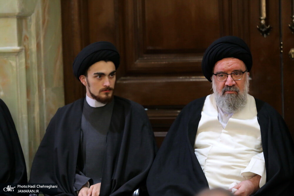 عکسی از همنشینی سید احمد خمینی و احمد خاتمی