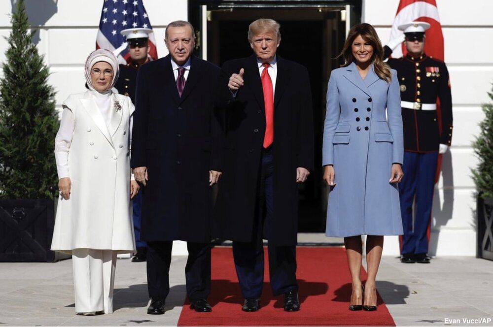 (عکس) پوشش همسران ترامپ و اردوغان در کاخ سفید (عکس) پوشش همسران ترامپ و اردوغان در کاخ سفید
