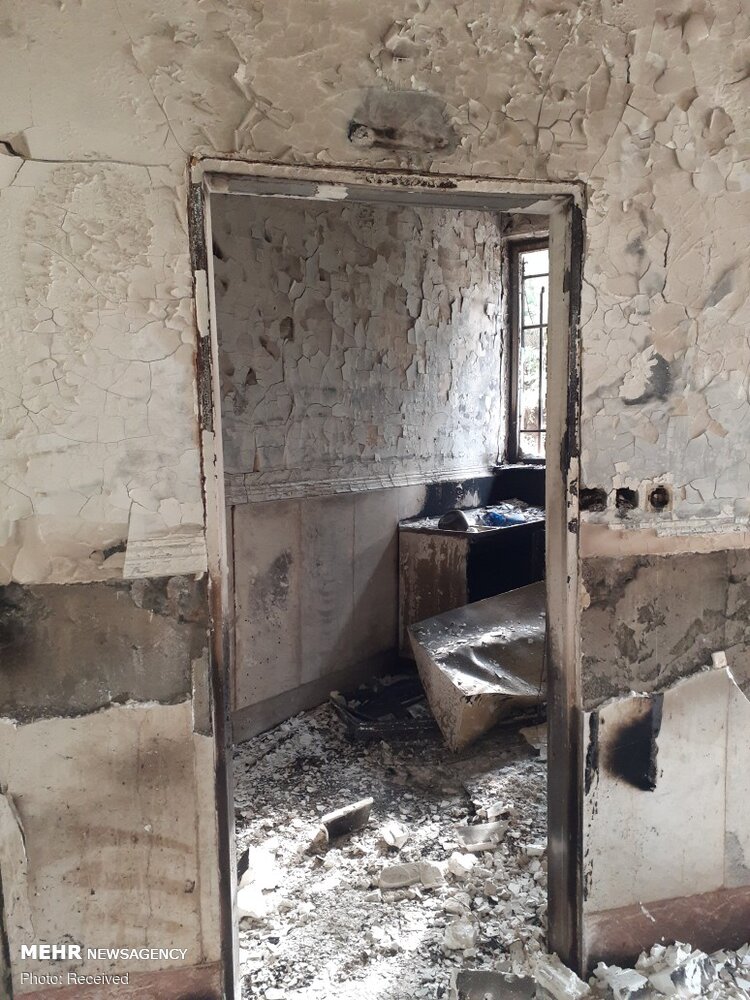 (تصاویر) نابودی ۱۳هزار جلد کتاب در آتش آشوب طلبان