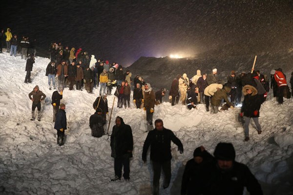 (تصاویر) افزایش شمار کشته‌های سقوط بهمن در ترکیه به ۳۳ نفر