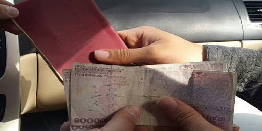 جرائم و تخلفات انتخاباتی؛ از خرید و فروش رای تا پاره کردن عکس رقبا جرائم و تخلفات انتخاباتی؛ از خرید و فروش رای تا پاره کردن عکس رقبا