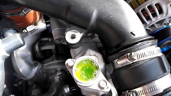 آب و روغن قاطی کردن موتور به چه معناست و راه حل آن کدام است؟
