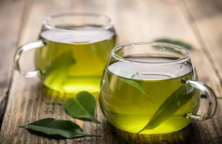 چای سبز علت ریزش مو در مردان چیست و چگونه درمان میشود؟