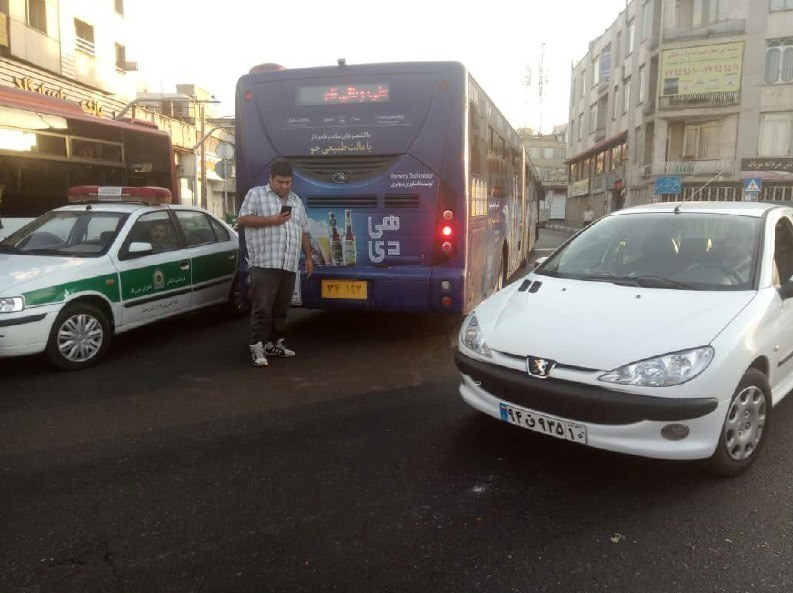 تصاویر دردناک از برخورد مرگبار اتوبوس BRT با موتورسیکلت سوار