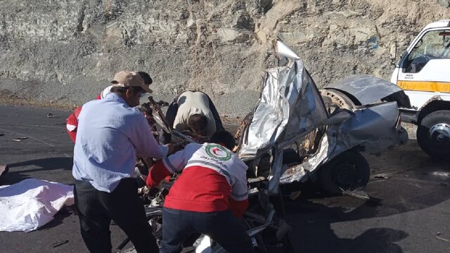 (عکس) مرگ تلخ پدر و مادر و ۲ فرزند در تصادف؛ سمند لِه شد! (عکس) مرگ تلخ پدر و مادر و ۲ فرزند در تصادف؛ سمند لِه شد!