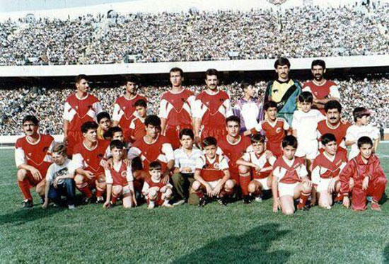 (عکس) روزی که پرسپولیس با ۲۷ نفر وارد زمین شد