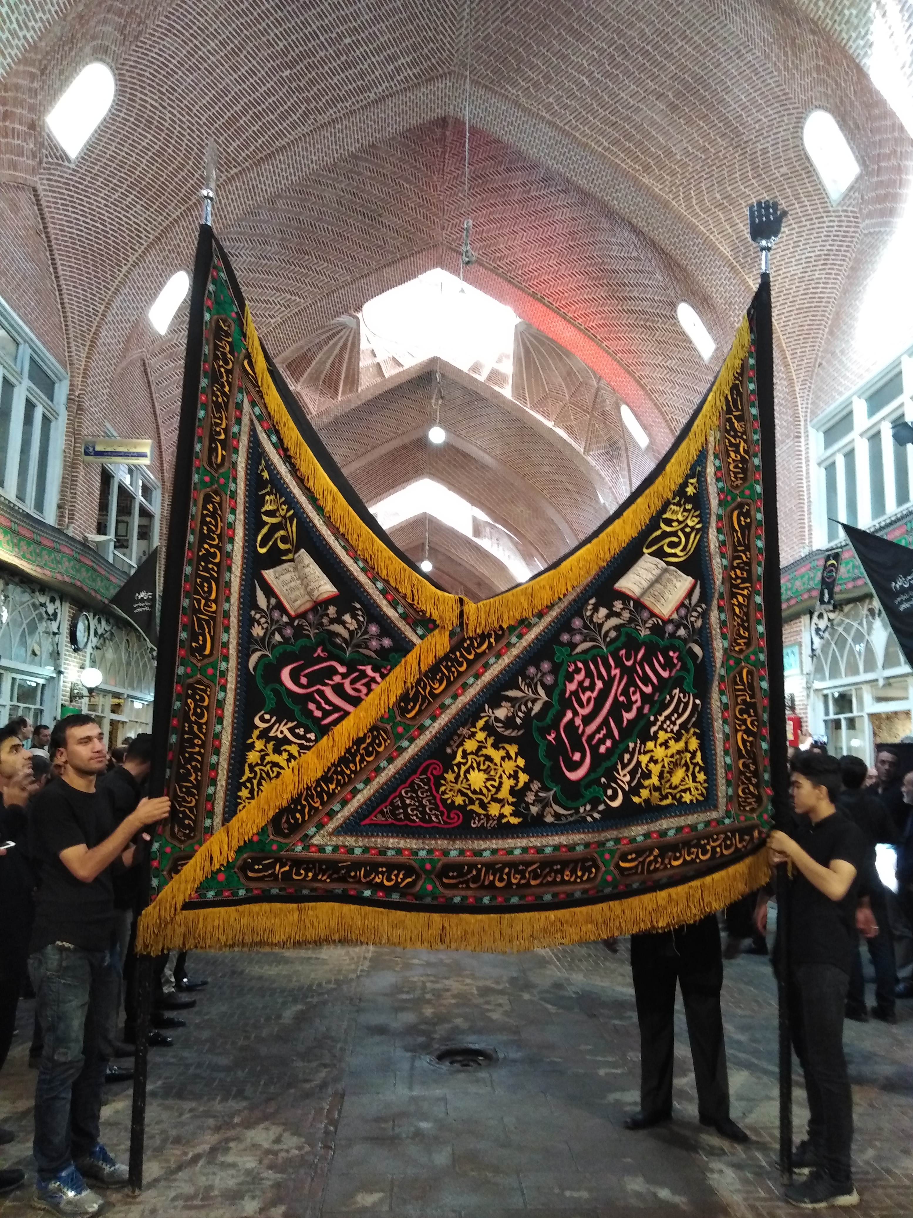 «عَلم » میراث مظلوم عزاداری تاریخی بازار تبریز