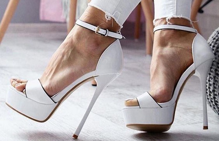 کفش پاشنه بلند لژدار چگونه یک کفش پاشنه بلند مناسب بخریم؟