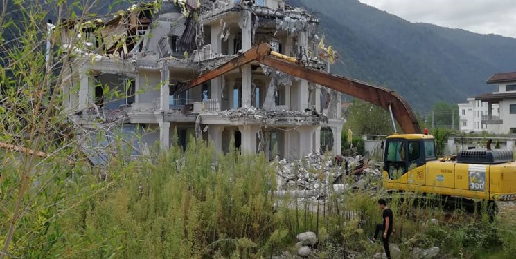 (تصاویر) قلع و قمع ۳۰ ویلای لوکس در نوشهر