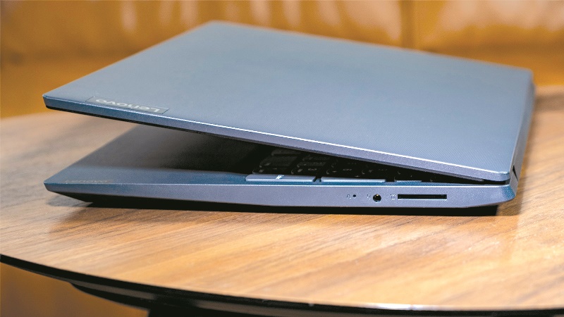 Lenovo V15؛ چهار نکته درباره لپتاپ ۲۰ میلیونی لنوو Lenovo V15؛ چهار نکته درباره لپتاپ ۲۰ میلیونی لنوو