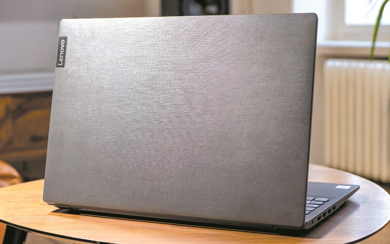 Lenovo V15؛ چهار نکته درباره لپتاپ ۲۰ میلیونی لنوو Lenovo V15؛ چهار نکته درباره لپتاپ ۲۰ میلیونی لنوو