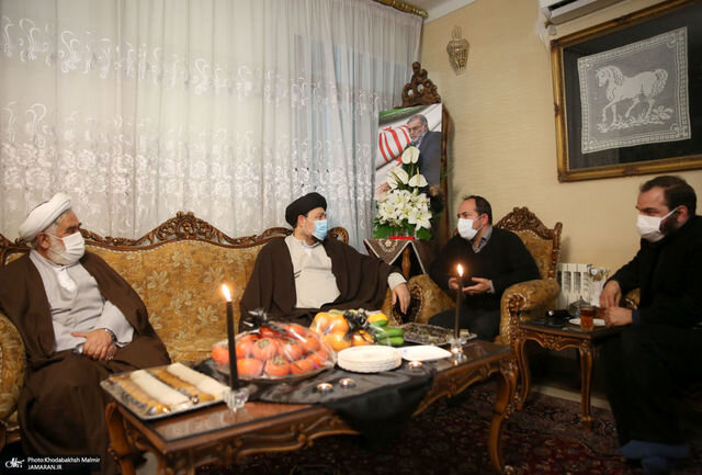تصویر سیدحسن خمینی در منزل شهید فخری زاده