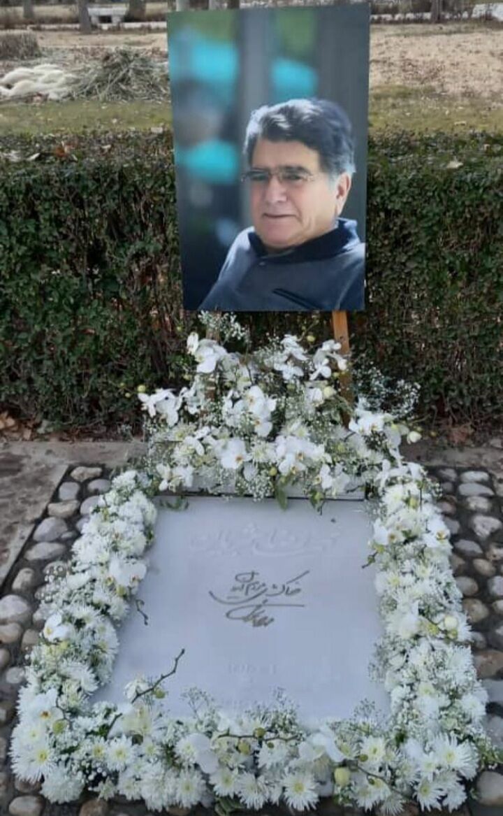 (تصویر) سنگ مزار استاد شجریان نصب شد
