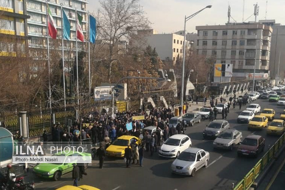 تجمع بازنشستگان کارگری این‌بار مقابل تامین اجتماعی