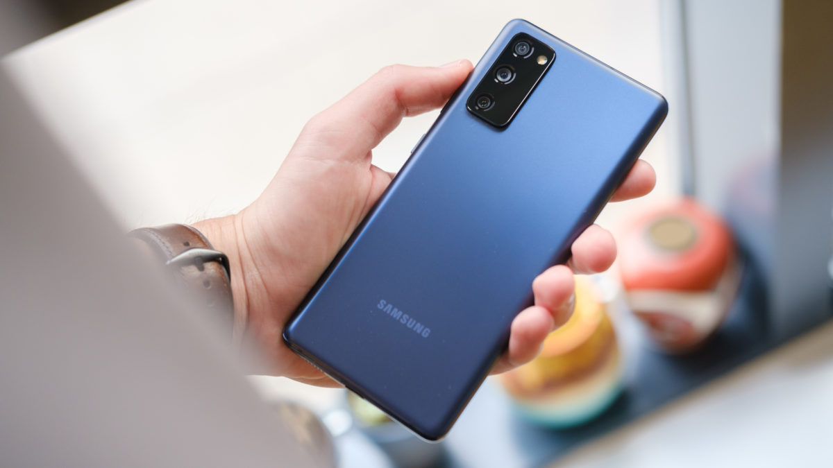 گلکسی S20 FE یا ال‌جی Velvet؛ با ۱۵ میلیون تومان پول کدام موبایل را بخرم؟