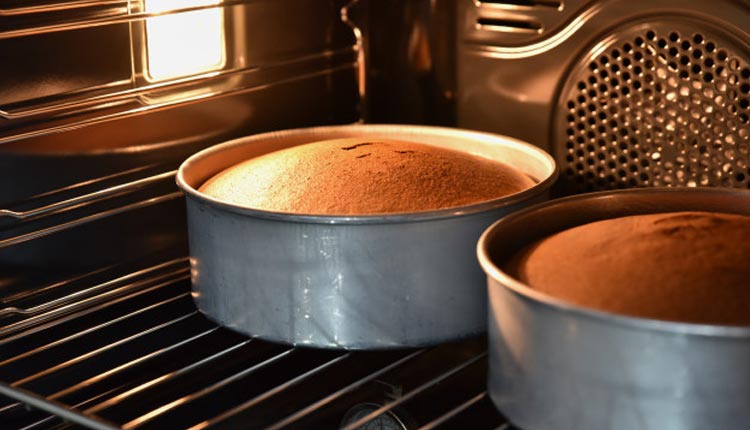 طرز تهیه کیک هلو، عصرانهای دلچسب و خوشبو قالب کیک