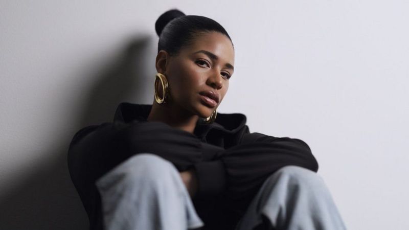 اپلیکیشنی که به شما اجازه می‌دهد زندگی یک فرد دیگر را کنترل کنید