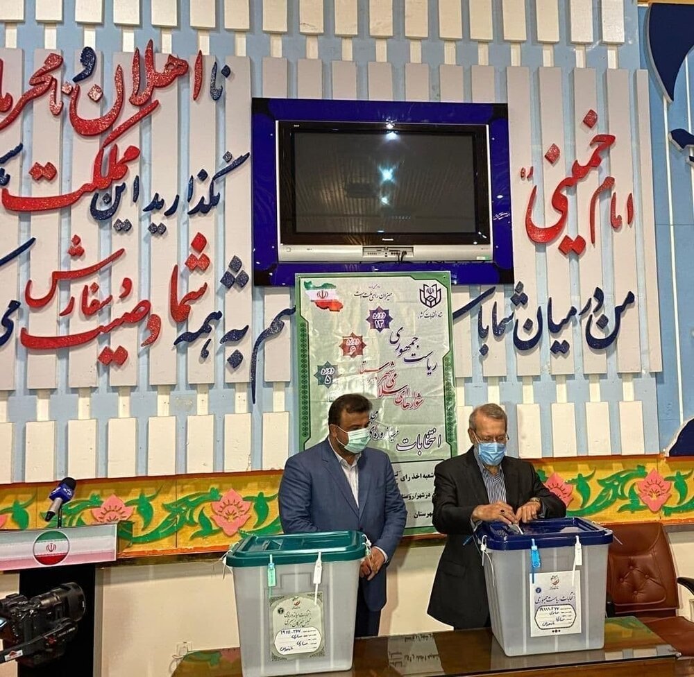 (عکس) علی لاریجانی در ساری رای داد