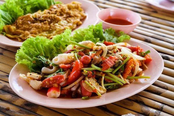اگر در خوابیدن مشکل دارید، این ۷ ماده غذایی را نخورید!
