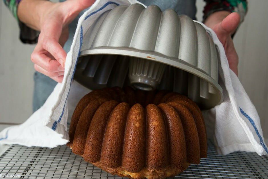 طرز تهیه کیک شیر داغ، خوش طعم و لطیف قالب کیک