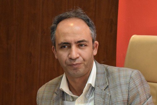 جامعه دو قطبی شده است؛ یک اقلیت ثروتمند در برابر اکثریت نیازمند جامعه دو قطبی شده است؛ یک اقلیت ثروتمند در برابر اکثریت نیازمند