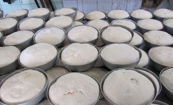 (عکس) پخت سوغات جنگ جهانی دوم در کوچه آلمانی‌های قائمشهر