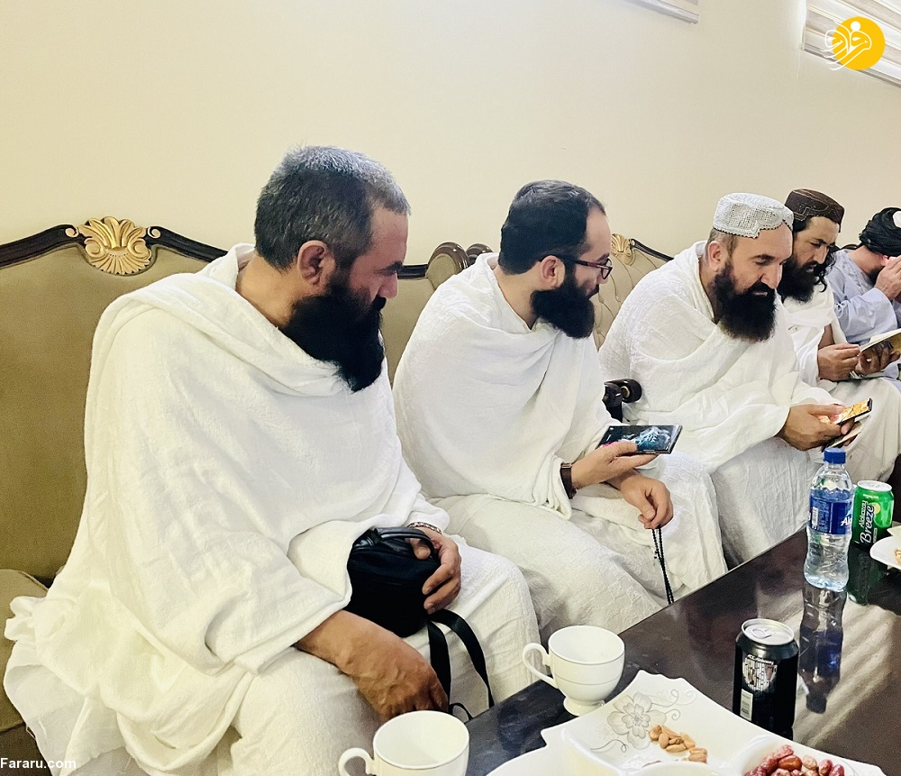 (تصاویر) واکنش‌ها به مکه رفتن سران طالبان، به مساجد انتحار کردی تو چرا به کعبه آیی؟