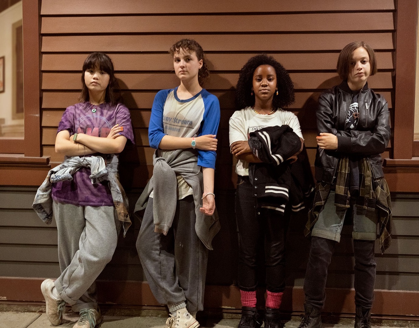 «دختران روزنامه‌فروش»؛ تقلیدی بی‌طراوت از «چیز‌های عجیب»