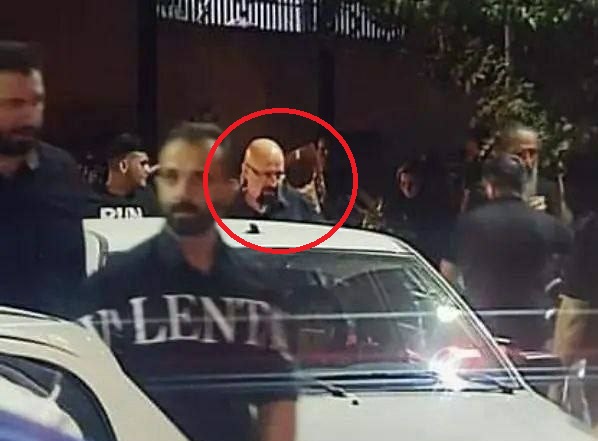 (ویدئو) شایعه حضور جانی دپ و برایان کرانستون در عزاداری چگونه شکل گرفت؟