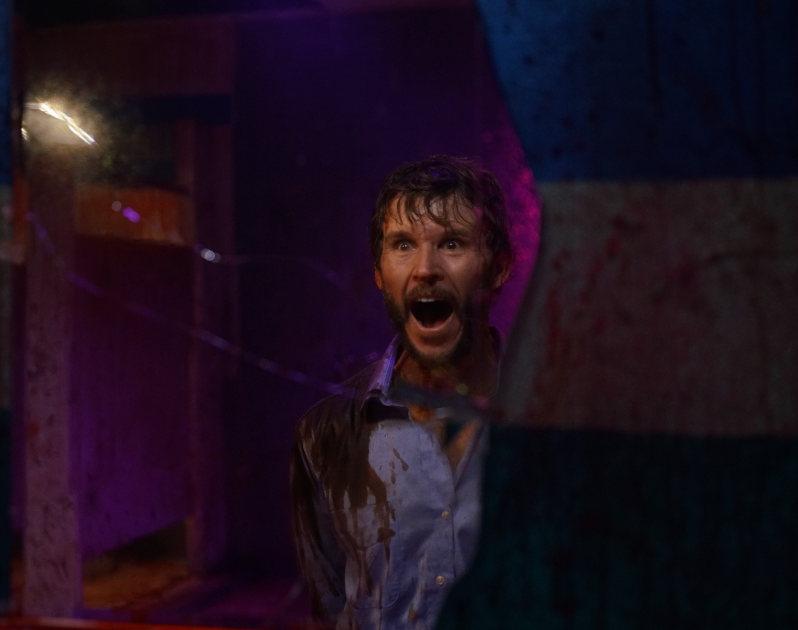 فیلم «شکوهمند»؛ گیر افتادن در توالت عمومی با شیطان