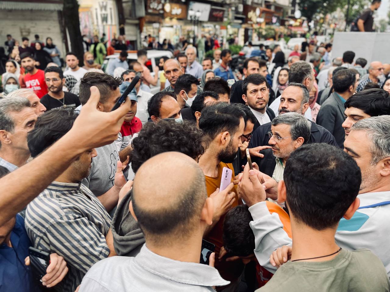 دیدار احمدینژاد با مردم رشت احمدینژاد