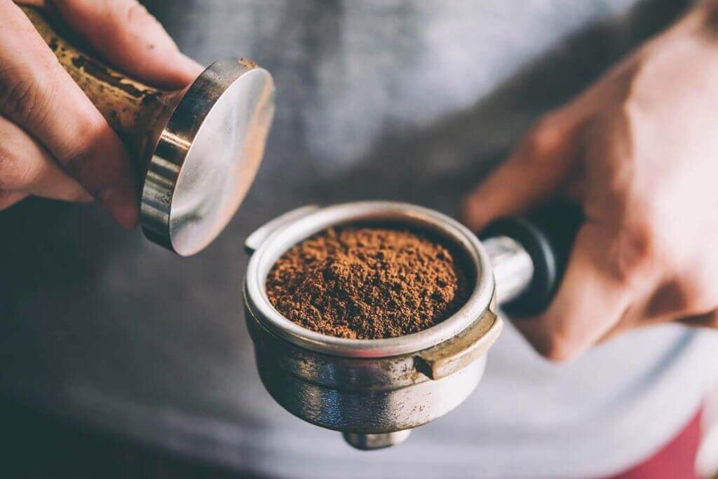 چگونه از قهوه برای رشد مو استفاده کنیم؟ قهوه