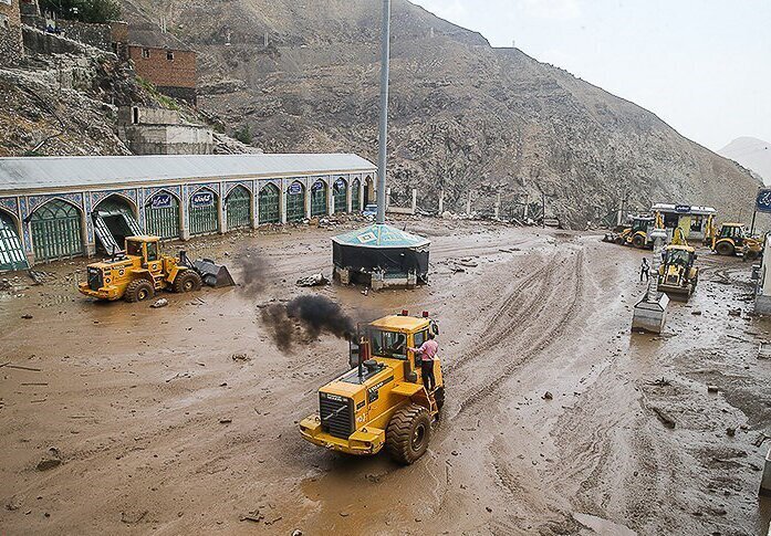 ساخت و ساز‌های غیرمجاز و یواشکی در امامزاده داوود ادامه دارد!