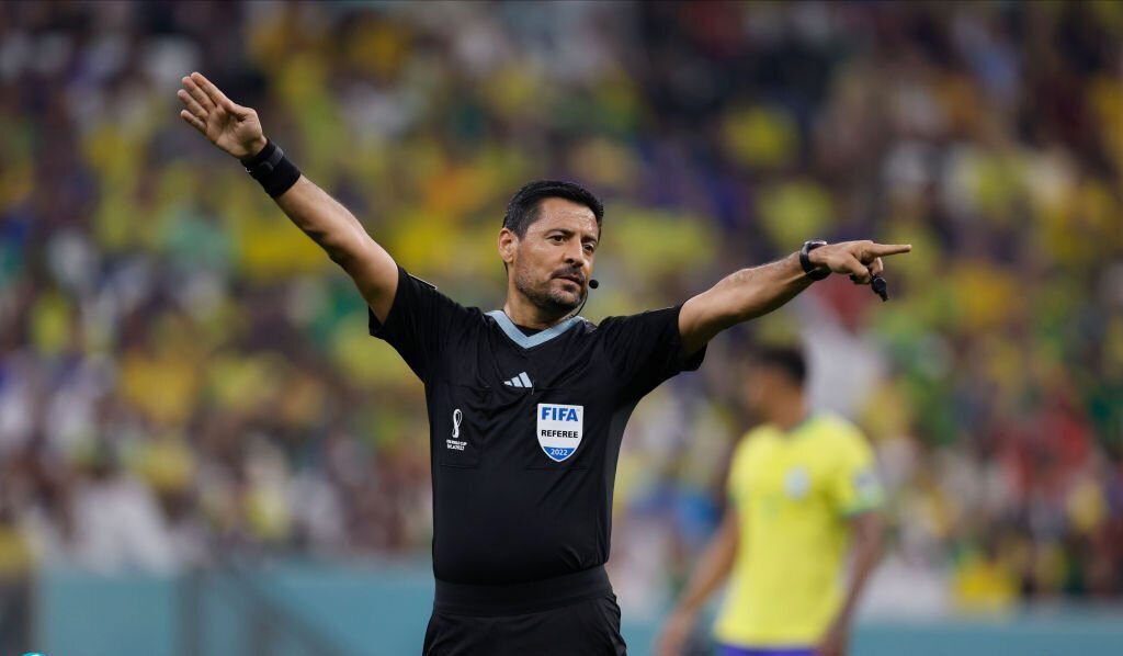 (تصویر) علیرضا فغانی و تیم داوری ایرانی در بازی برزیل و صربستان